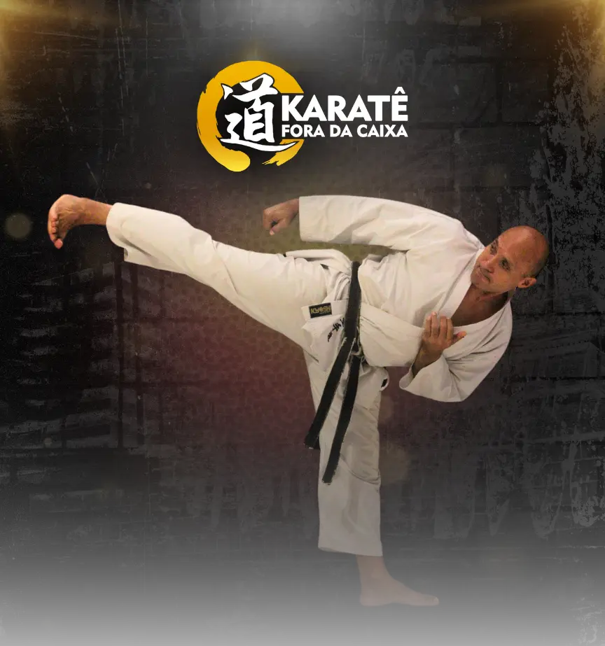 Vitrine do curso Karatê Fora da Caixa, com o sensei executando um chute